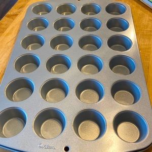 WILTON mini 24 muffin pan, best in the industry. like new